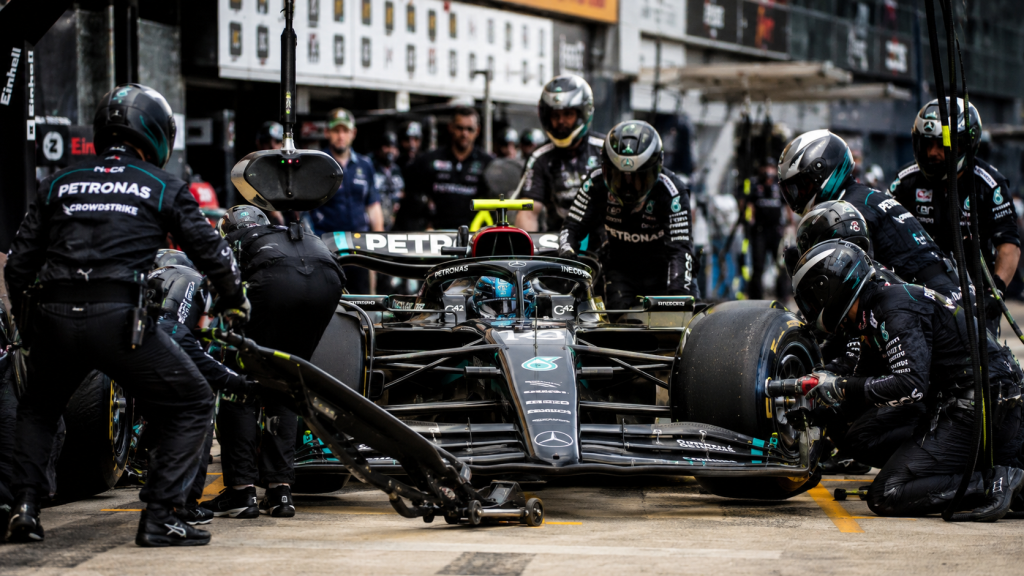 Russell Menang F1 GP Austria 2026, Hamilton Tolak Penalti dari Verstappen
